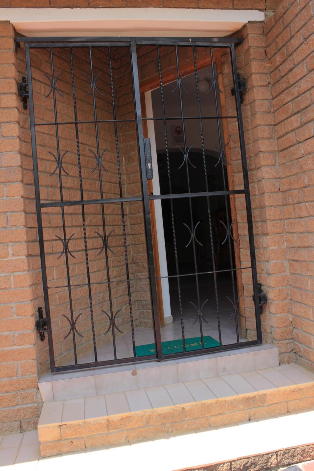 His Glory Guest House فرايهيد المظهر الخارجي الصورة