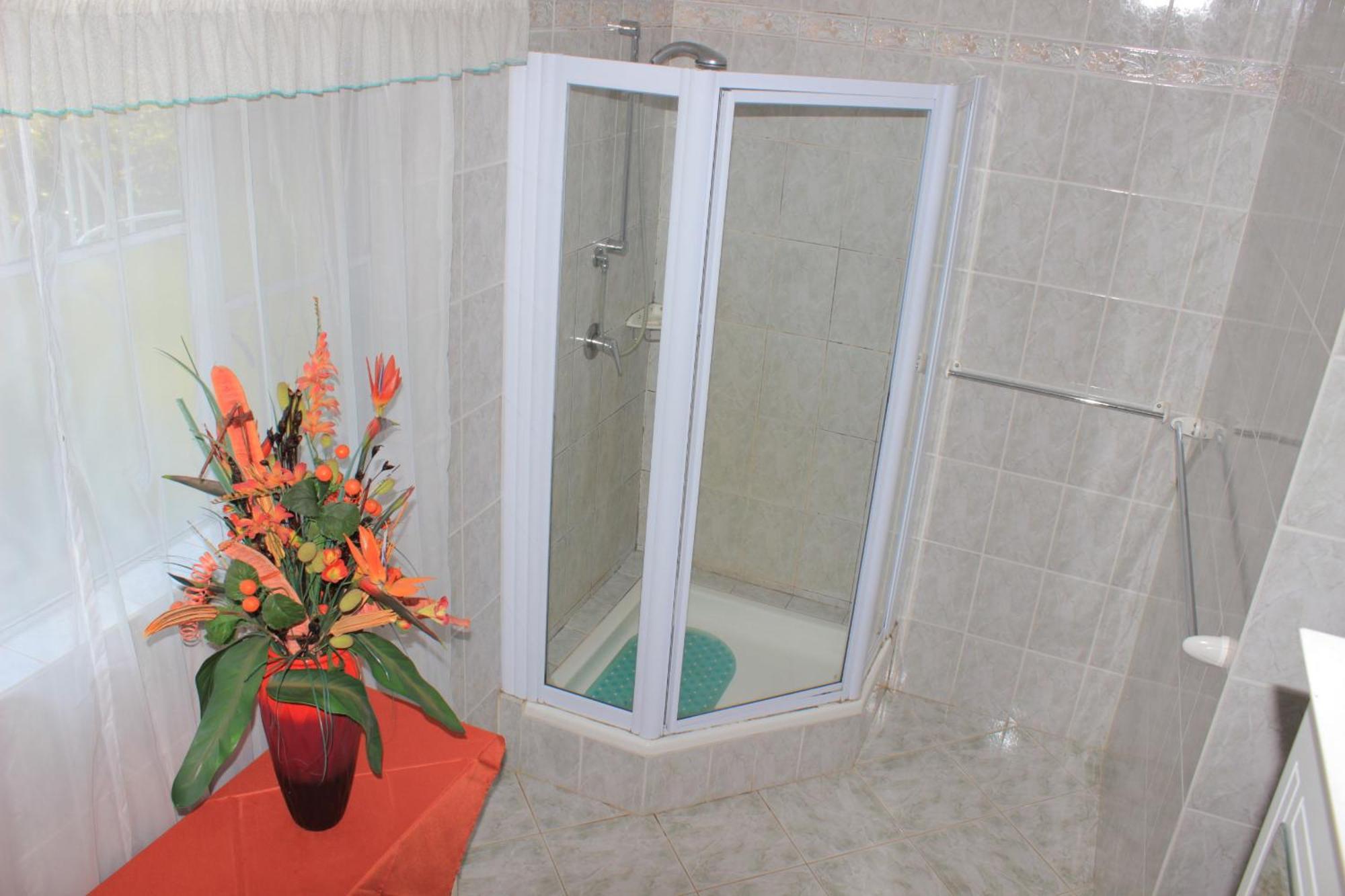 His Glory Guest House فرايهيد المظهر الخارجي الصورة
